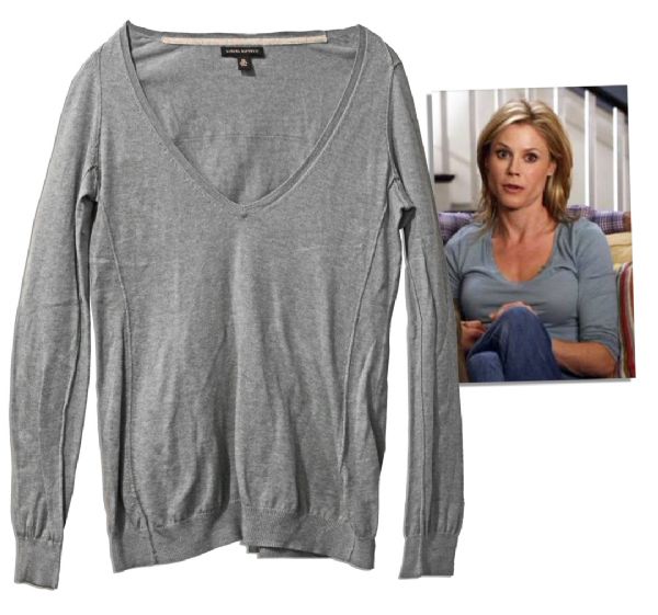 Julie Bowen Screen-Worn Sweater From ''Modern Family'' -- From the Much-Anticipated Gay Kiss Episode