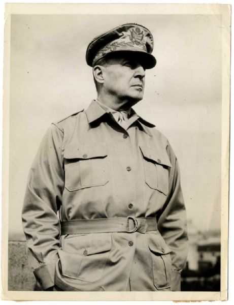 Glossy 6'' x 8'' Press Photo of General Douglas MacArthur -- 26 June 1942 -- Near Fine Condition