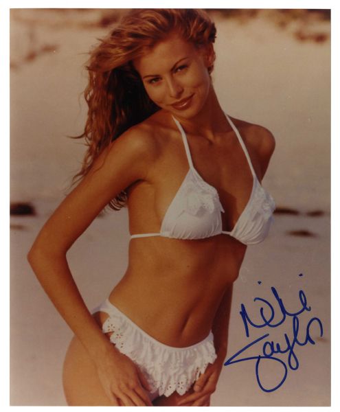 Niki Taylor 8'' x 10'' Glossy Signed Photo -- Stunning Bikini Beach Pic of the Model -- Fine Condition -- With Wehrmann COA