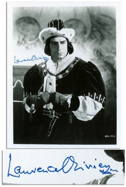 Revered Actor Laurence Olivier as Richard III Signed 8'' x 10'' Glossy Photo -- ''Laurence Olivier'' -- Very Good
