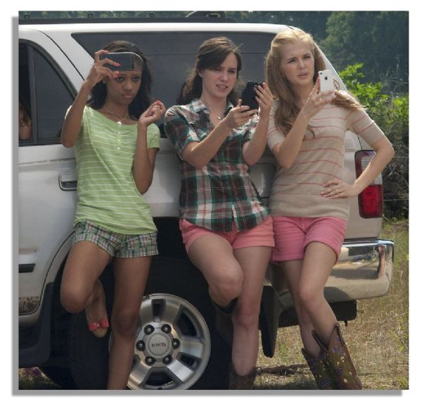 Zoey Deutch Screen Worn Pink Jeans & Striped Knit Top From ''Beautiful Creatures''