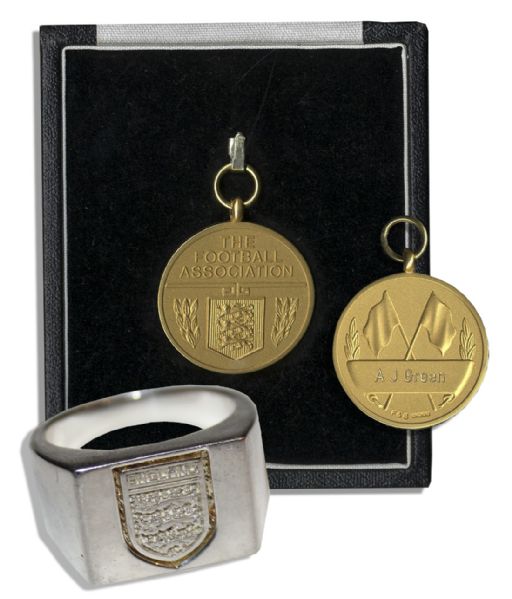 FA Cup Solid 9 Carat Gold Medal From Manchester United's Record 11th Championship Victory in 2004 -- Fine -- With Sterling Silver Ring