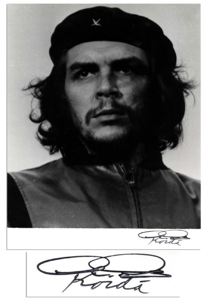 Fine Original 11'' x 14'' Print of Che Guevara Photograph -- Signed by Photographer Alberto Korda