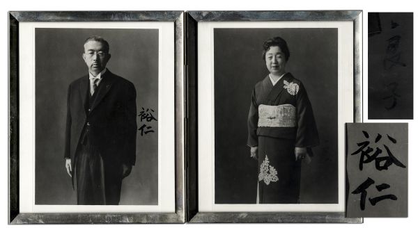 昭和天皇陛下直筆サイン　珍しい昭和天皇博仁陛下と皇后良子様の　8'' x 10''　ご署名入り肖像画写真