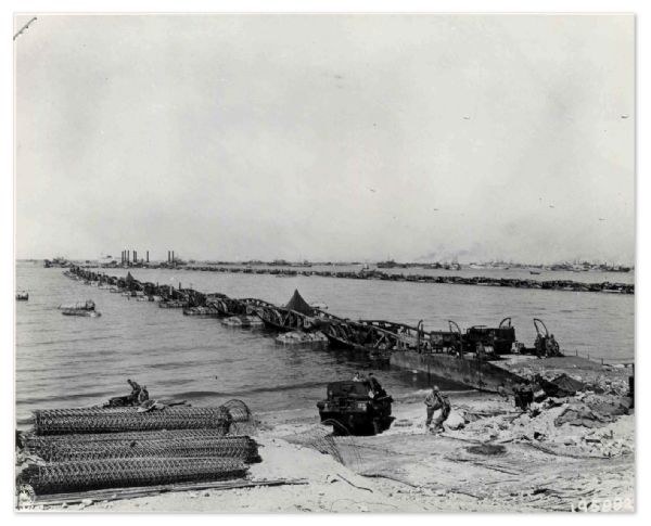 Original World War II Omaha Beach 10'' x 8'' Press Photo -- Near Fine