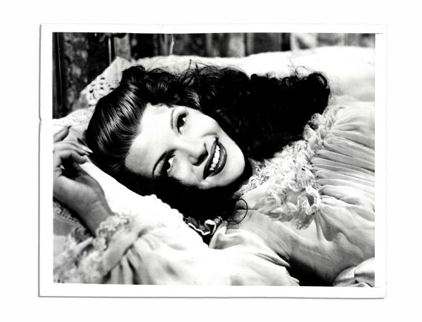 Rita Hayworth International News Photo -- For 1942's ''My Gal Sal'' -- 9'' x 7'' Glossy -- Very Good