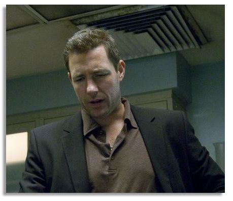 Edward Burns Suit From ''One Missed Call''
