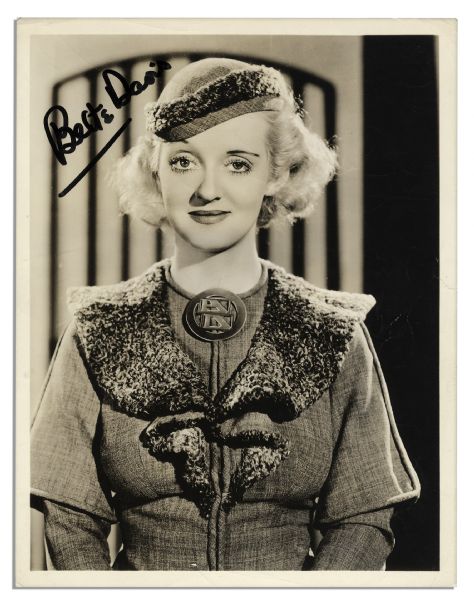Glamorous Bette Davis 8'' x 10'' Photo Signed