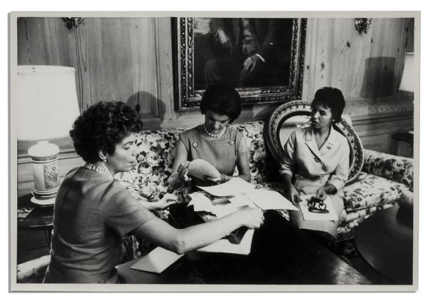 8 Original Photos of Jackie Kennedy Conducting the Famous Kennedy Renovation of The White House
