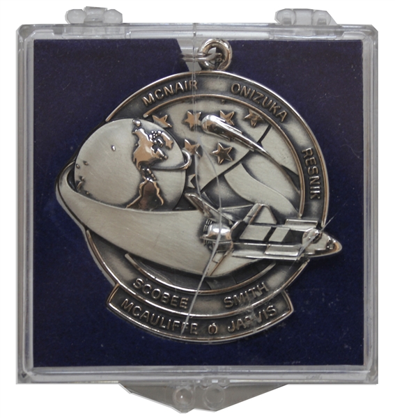 Challenger STS-51-L Robbins Medal, Serial #1 -- Given to the Family of Commander Dick Scobee