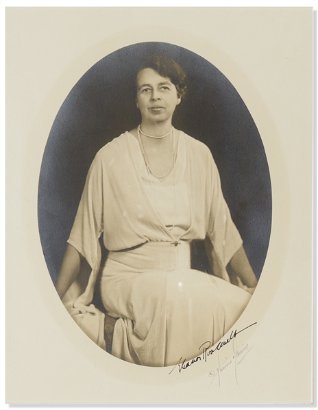 Eleanor Roosevelt Signed 6.5'' x 9'' Oval Portrait Photo