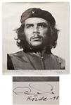 Photographer Alberto Korda Signs His Iconic Image of Che Guevara, Heroic Warrior