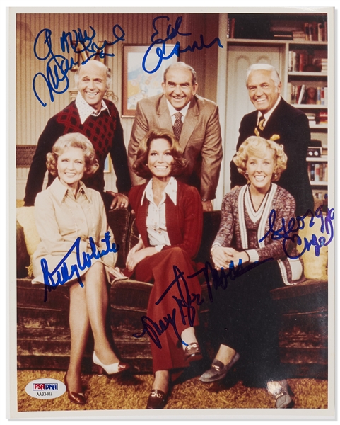 ''The Mary Tyler Moore Show'' Cast-Signed 8'' x 10'' Photo Including Betty White -- With PSA/DNA COA