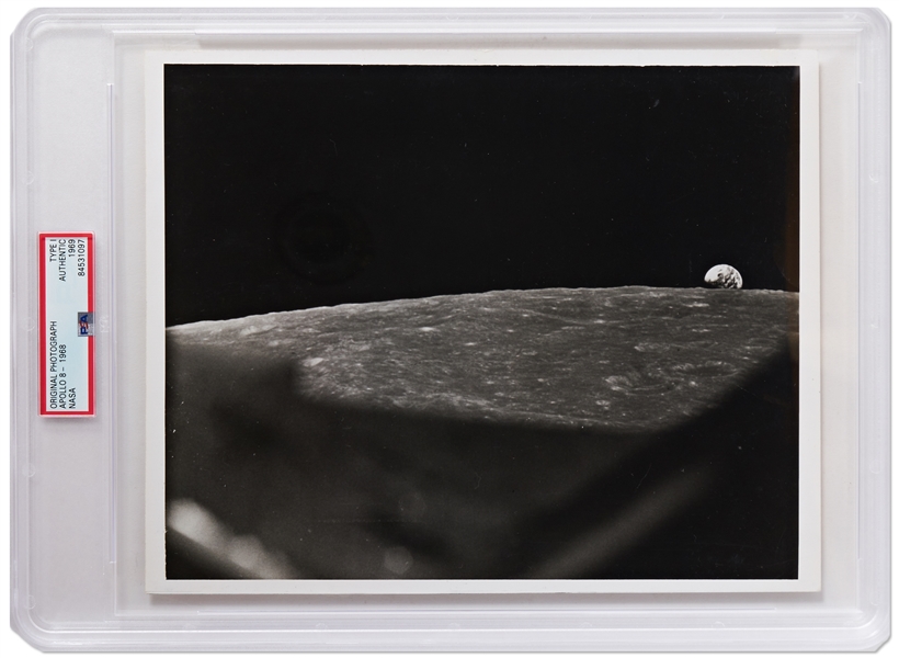 Apollo 8 Earthrise Photo with NASA Press Release on Verso