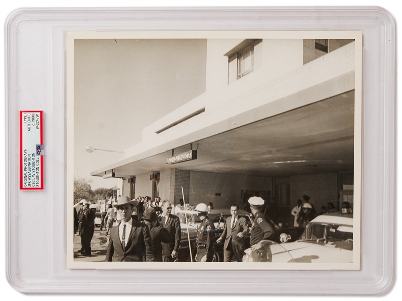 Original 10'' x 8'' Photo of John F. Kennedy's Presidential Limousine at Parkland Hospital in Dallas -- Encapsulated & Authenticated by PSA as Type I Photograph