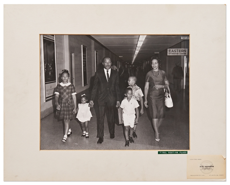 Large 14'' x 11'' Photograph of Martin Luther King, Jr. and His Family