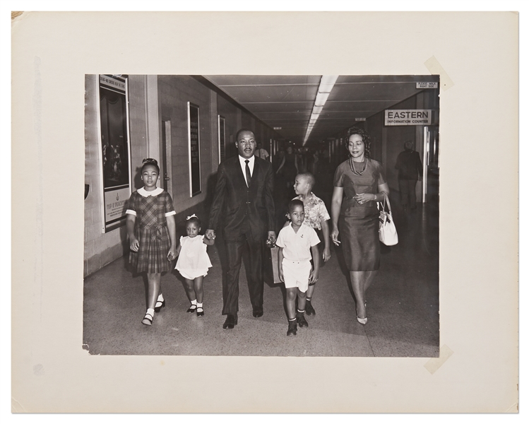 Large 14'' x 11'' Photograph of Martin Luther King, Jr. and His Family