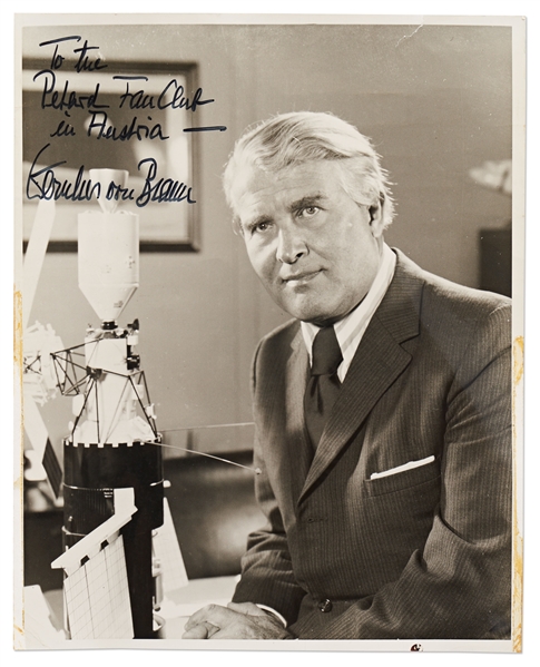 Wernher von Braun Signed 8'' x 10'' Photo