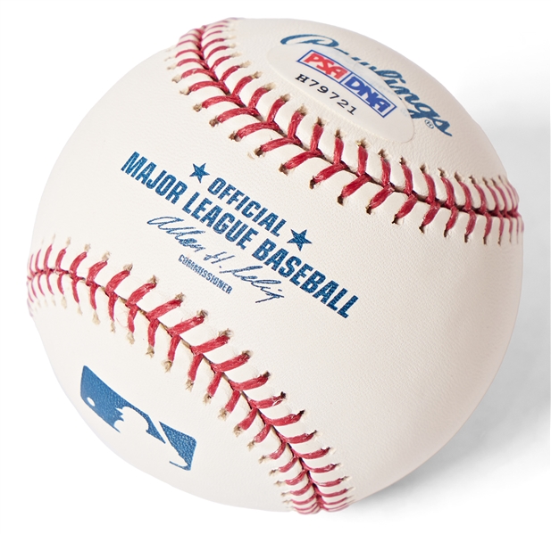 Willie Mays Signed OML Baseball -- Signed ''Willie Mays'' & ''HOF 79'' -- With ''Say Hey'' Hologram & PSA/DNA COA