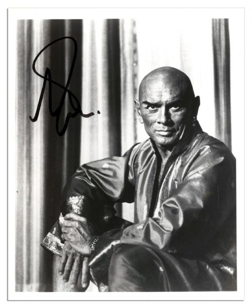 Oscar Winning Actor Yul Brynner Signed 8'' x 10'' Glossy Photo in ''The King and I'' -- Fine