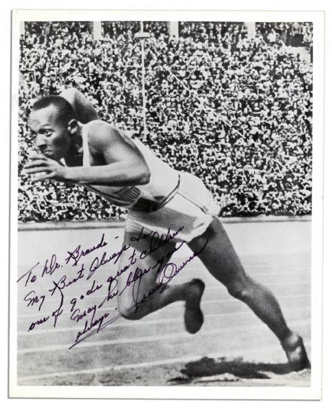 Olympian Jesse Owens Signed 8'' x 10'' Photo
