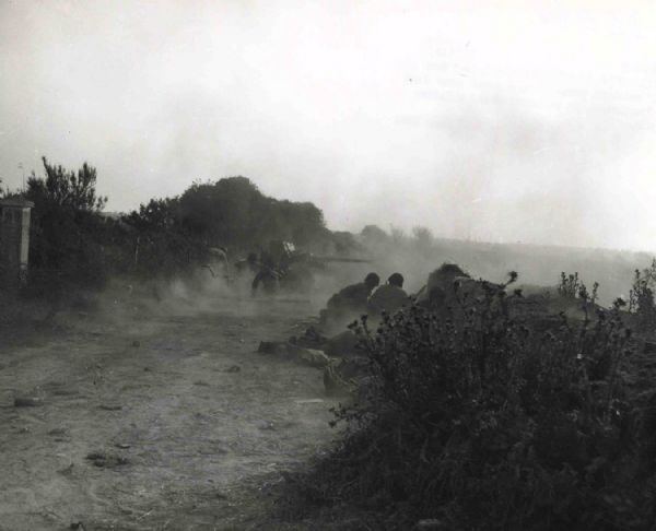 Original 10'' x 8'' Black and White Glossy World War II Press Photo of American Troops Firing Near Fort De Fougaville, France -- Very Good