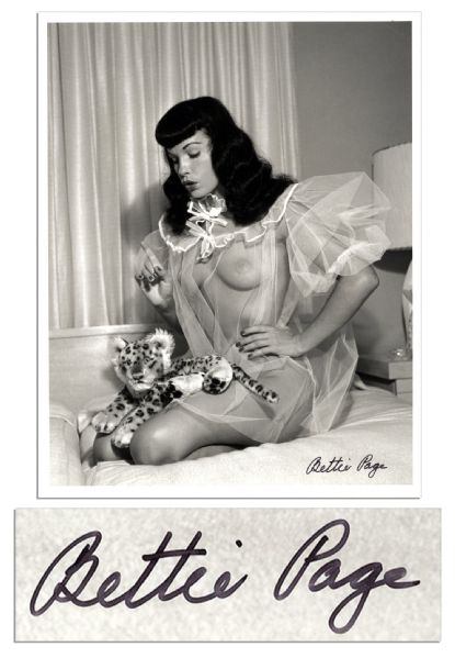 Bettie Page Signed 8'' x 10'' Photograph