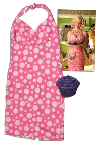 Kelly Preston ''Cat in the Hat'' Pink Polka-Dot Dress Costume & Cupcake Prop