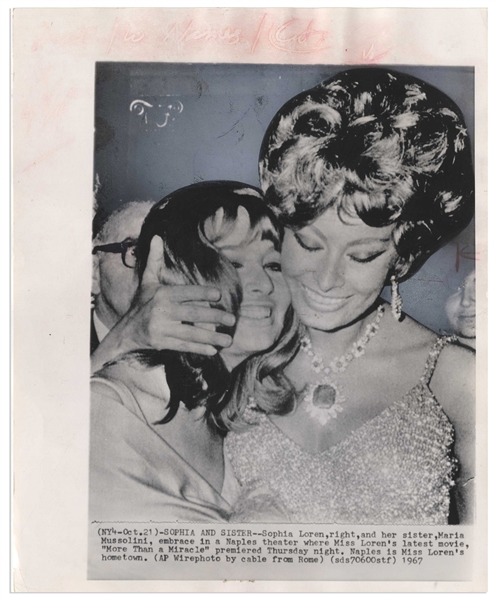 Associated Press Wire Photo of Sophia Loren From 1967