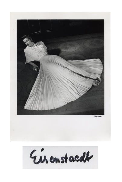 Alfred Eisenstaedt Signed 11'' x 14'' Photograph of Katharine Hepburn