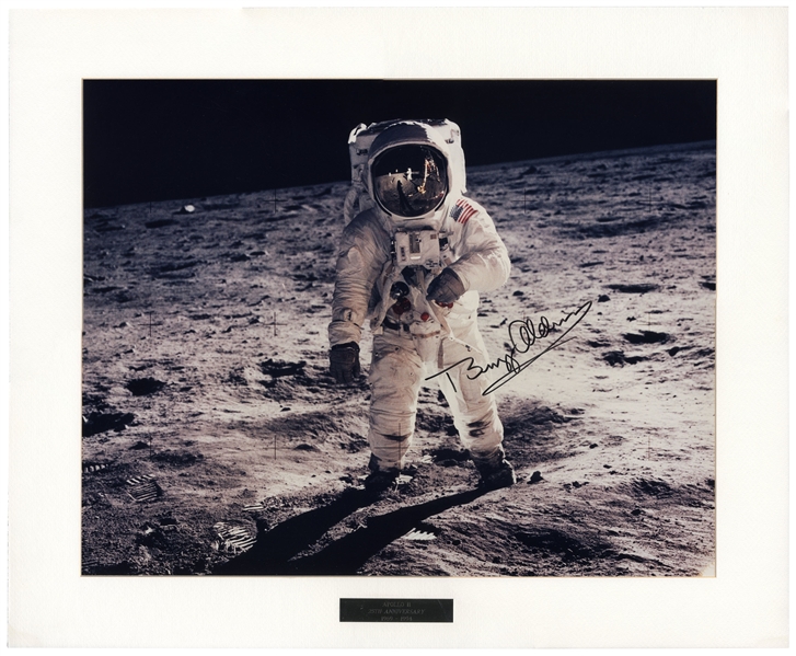 Buzz Aldrin Apollo 11 Signed 14'' x 11'' Photo