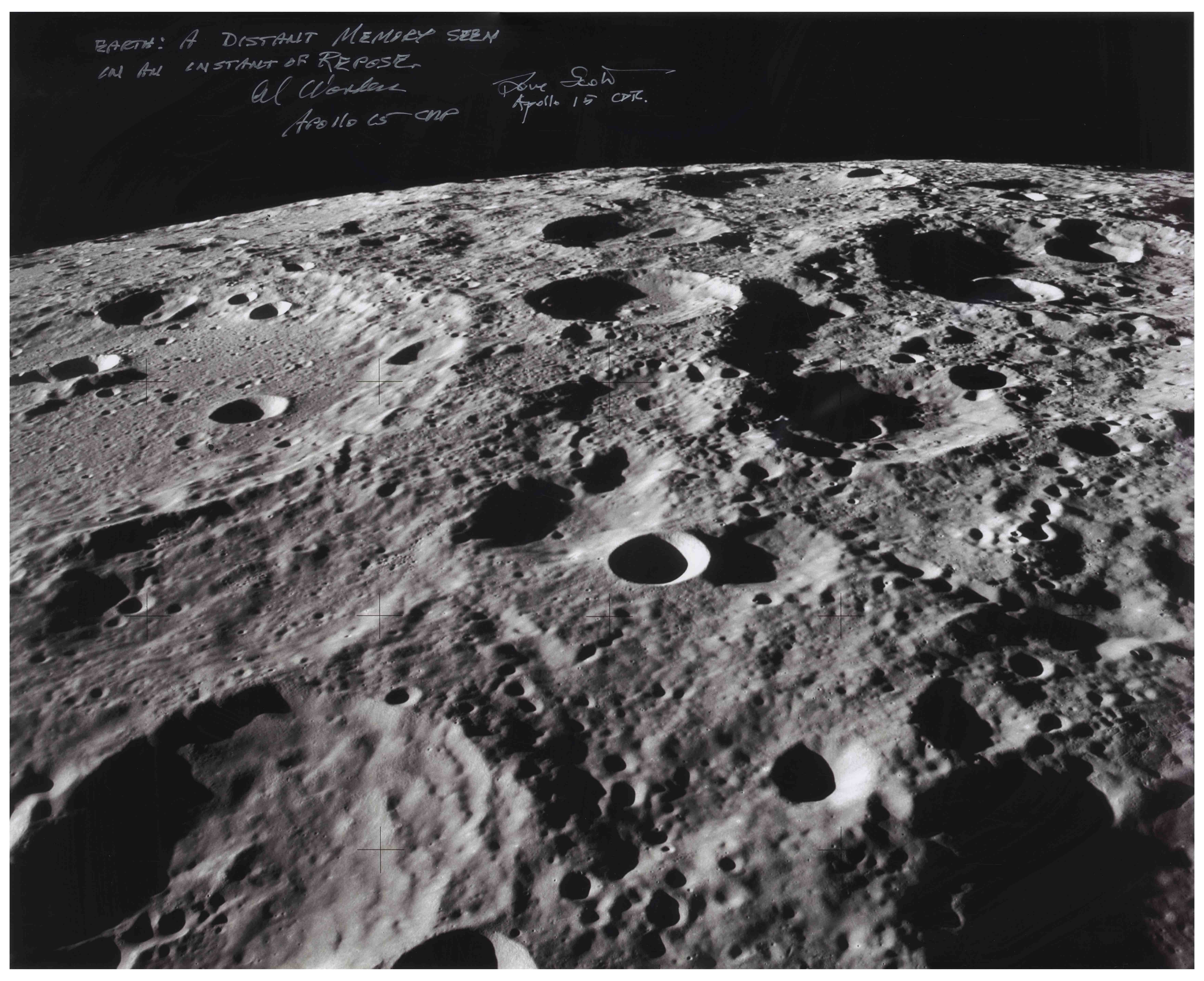 Как выглядит дом на луне. Дедал (лунный кратер). Метеоритные кратеры на Луне. Поверхность Луны кратеры. Снимки поверхности Луны.