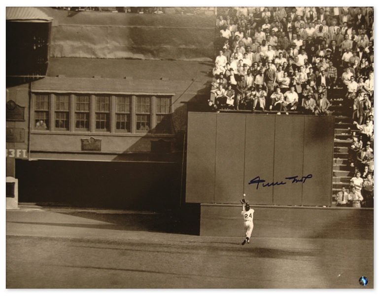 Willie Mays 20'' x 16'' Signed ''Catch'' Photo -- With ''Say Hey'' COA