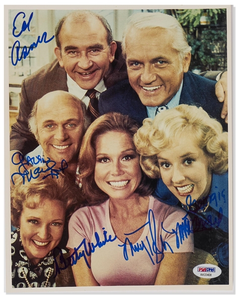 ''The Mary Tyler Moore Show'' Cast-Signed 8'' x 10'' Photo -- With PSA/DNA COA