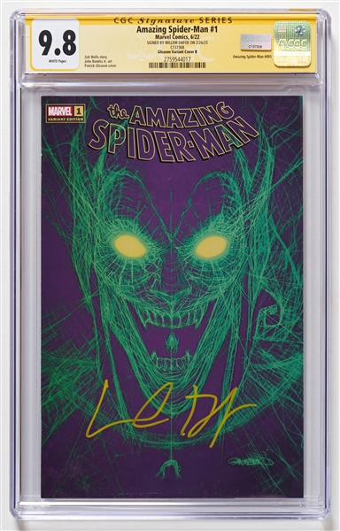 Willem Dafoe Signed ''Amazing Spider-Man'' #1 Comic Book with Variant Cover of Dafoe's Green Goblin Villain -- CGC Encapsulated & Graded 9.8